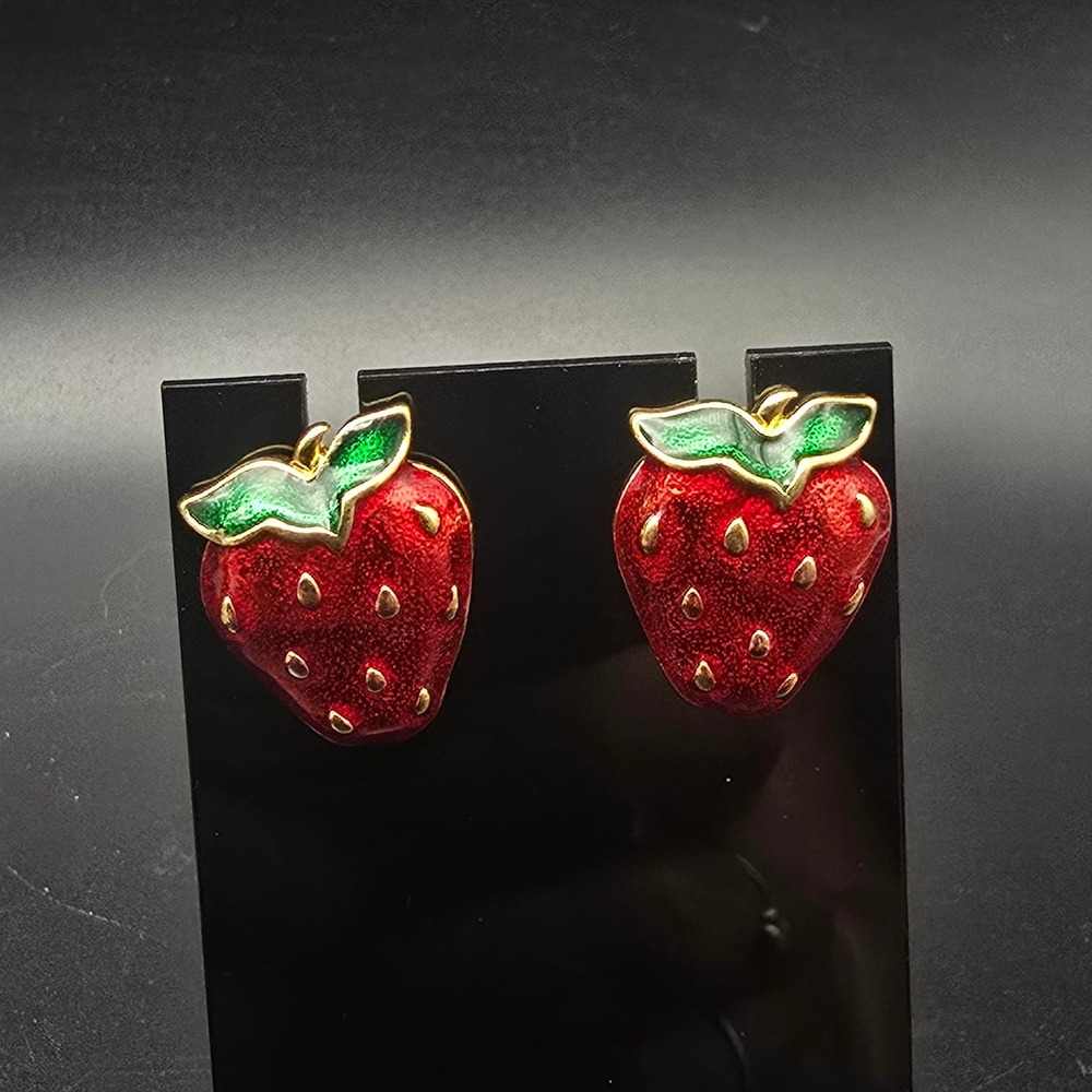 Avon 1990 Very Berry Strawberry Earrings Enamel Fruit Studs Pierced